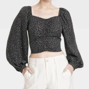 ‼️SALE‼️ And now this crop floral pattern top Chic